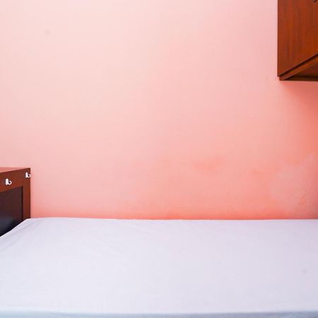 Hotel Oyo Life 2309 Kost Si Mbok Vivi Surabaja Zewnętrze zdjęcie