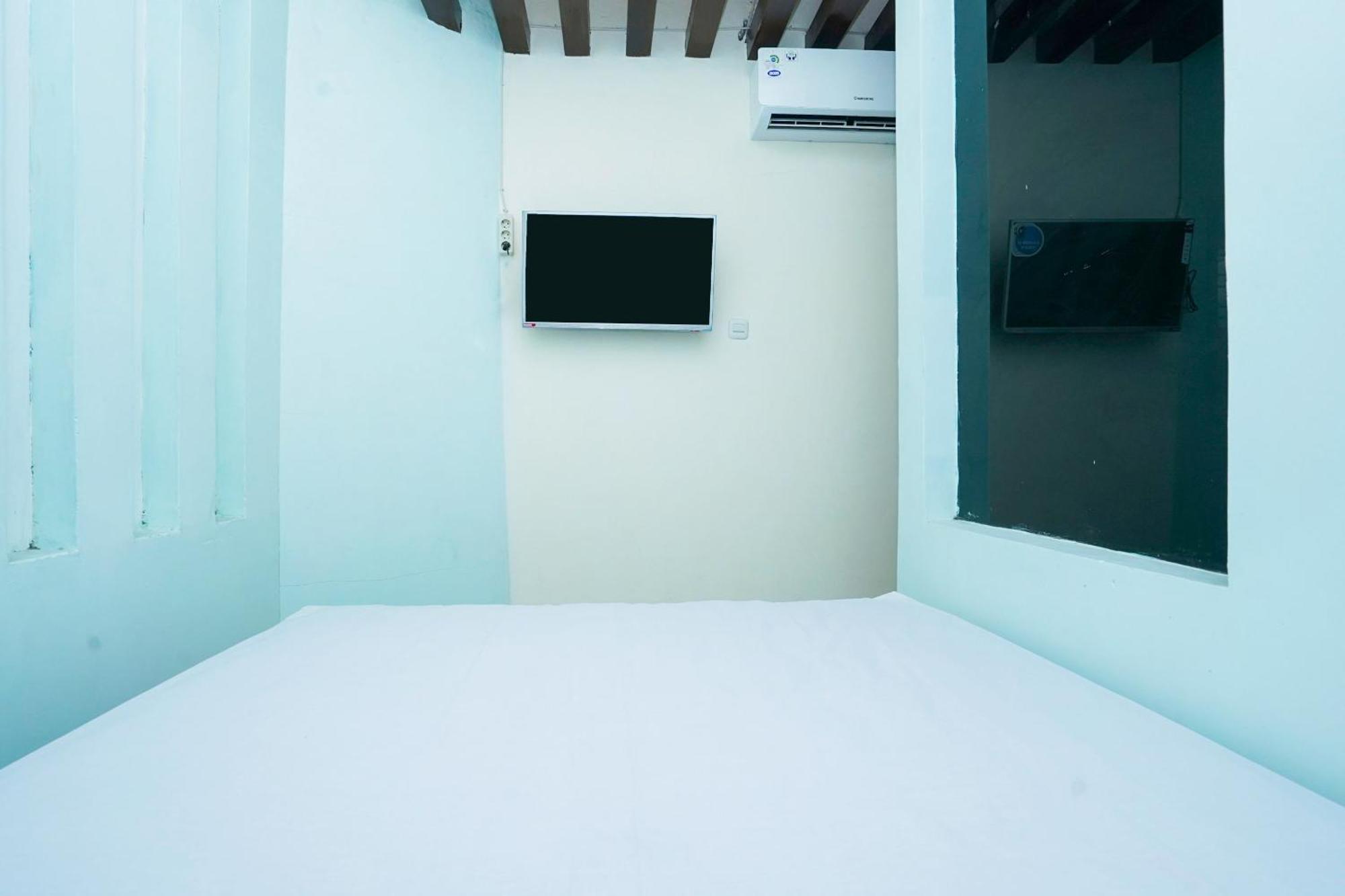 Hotel Oyo Life 2309 Kost Si Mbok Vivi Surabaja Zewnętrze zdjęcie