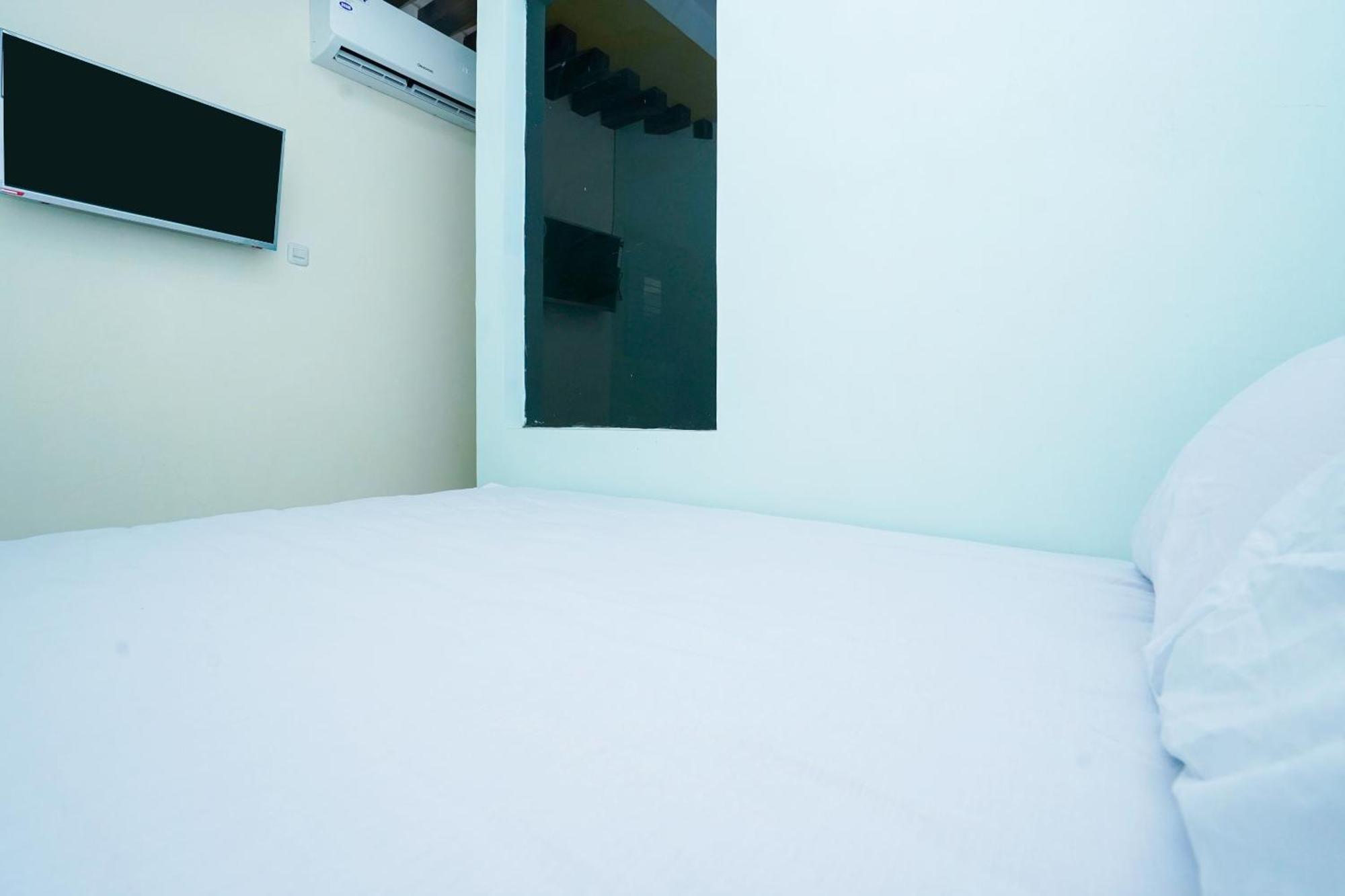 Hotel Oyo Life 2309 Kost Si Mbok Vivi Surabaja Zewnętrze zdjęcie