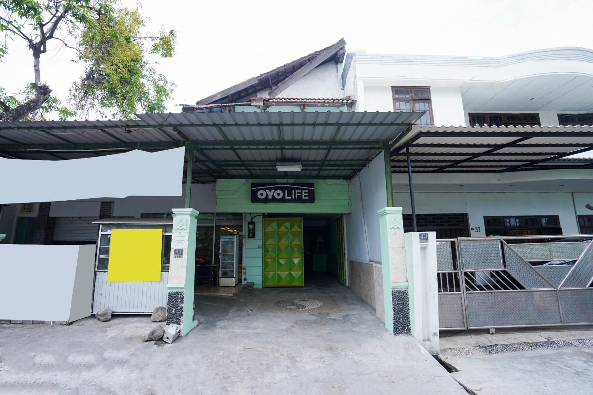 Hotel Oyo Life 2309 Kost Si Mbok Vivi Surabaja Zewnętrze zdjęcie