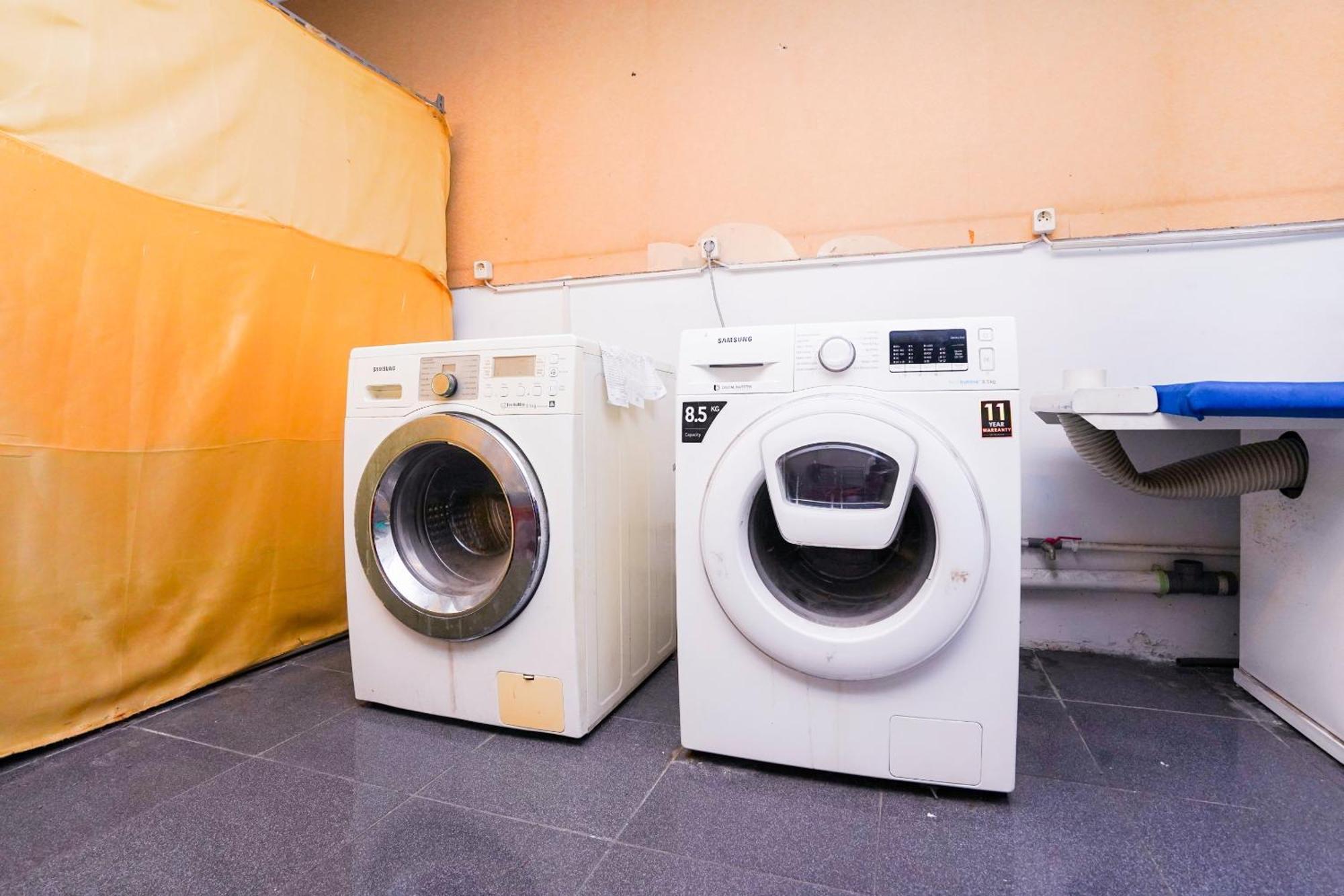 Hotel Oyo Life 2309 Kost Si Mbok Vivi Surabaja Zewnętrze zdjęcie