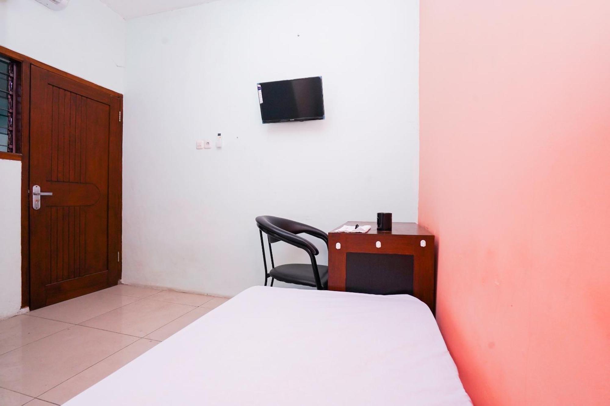 Hotel Oyo Life 2309 Kost Si Mbok Vivi Surabaja Zewnętrze zdjęcie