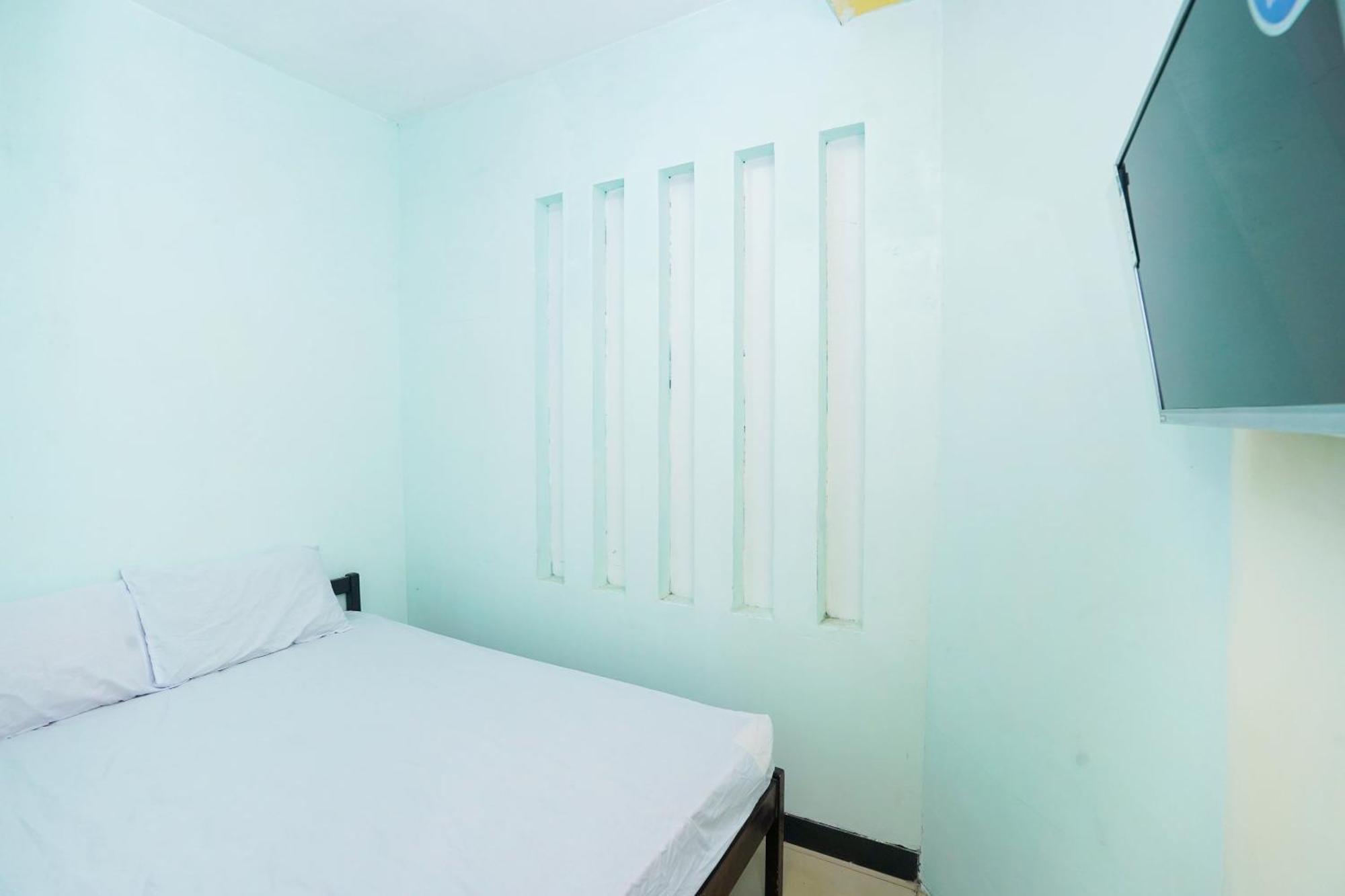 Hotel Oyo Life 2309 Kost Si Mbok Vivi Surabaja Zewnętrze zdjęcie