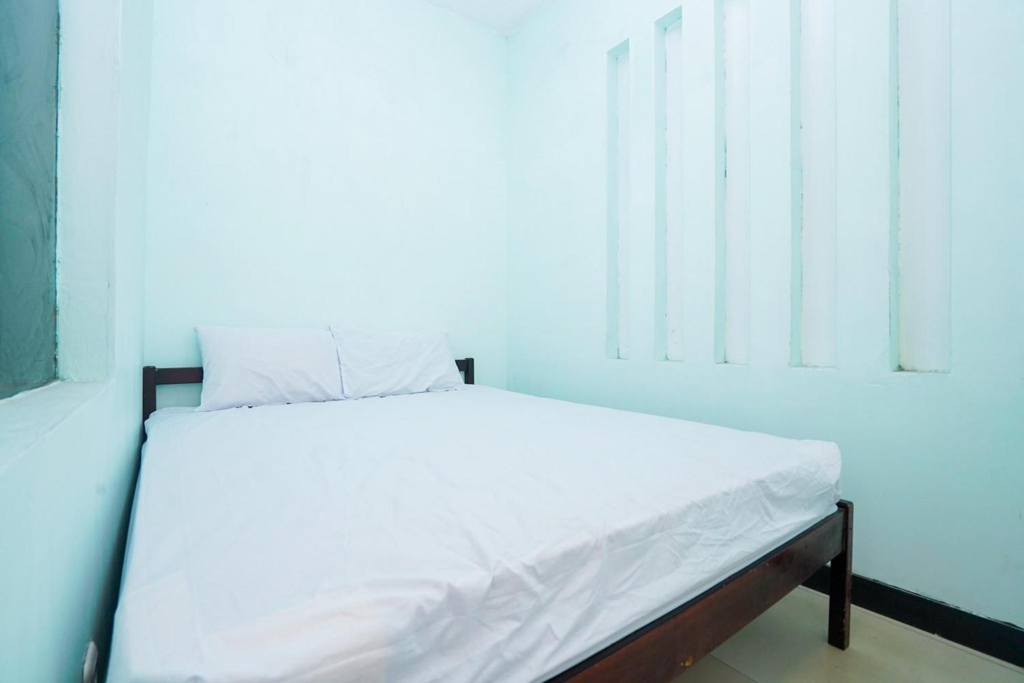 Hotel Oyo Life 2309 Kost Si Mbok Vivi Surabaja Zewnętrze zdjęcie