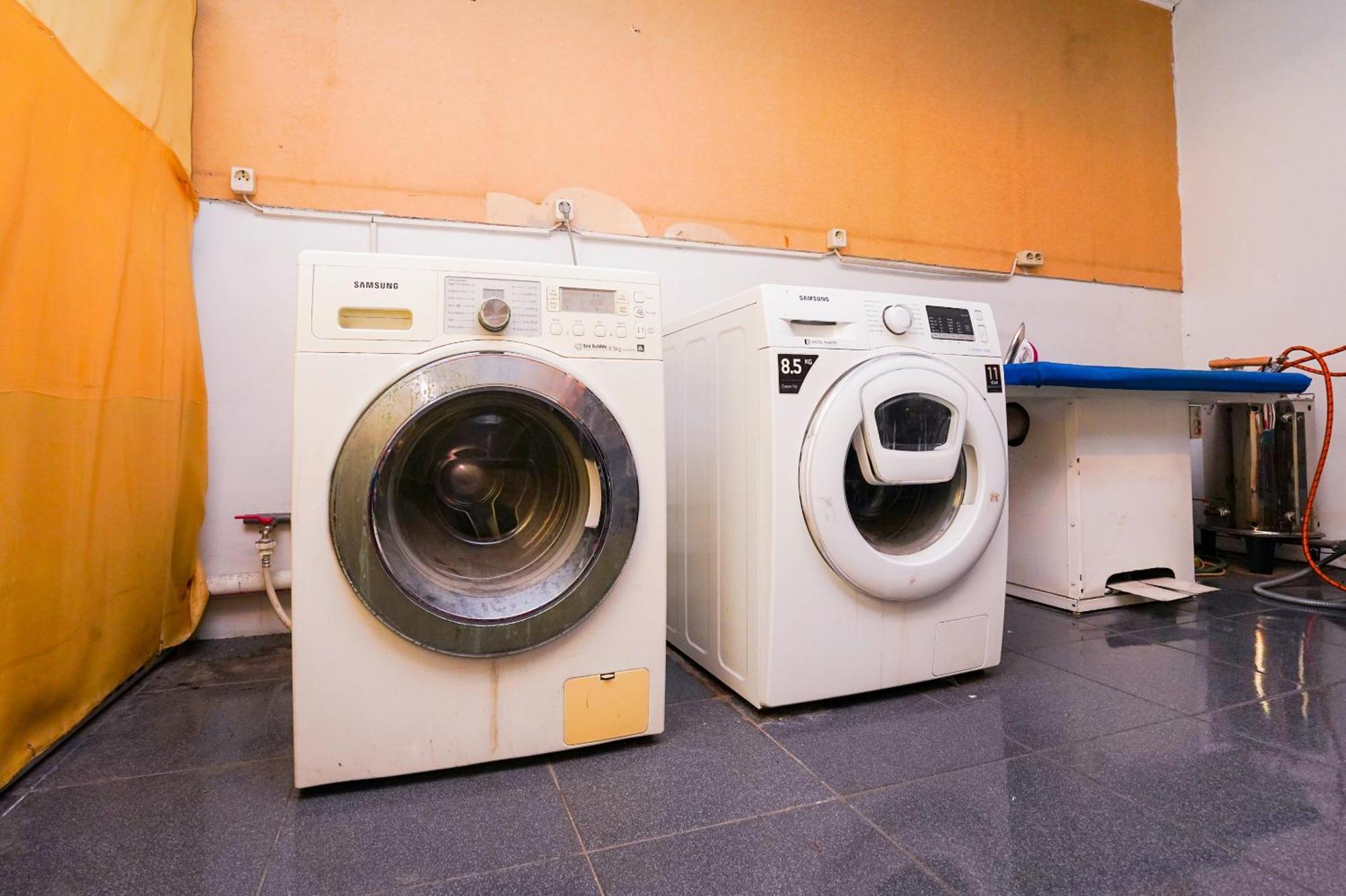 Hotel Oyo Life 2309 Kost Si Mbok Vivi Surabaja Zewnętrze zdjęcie