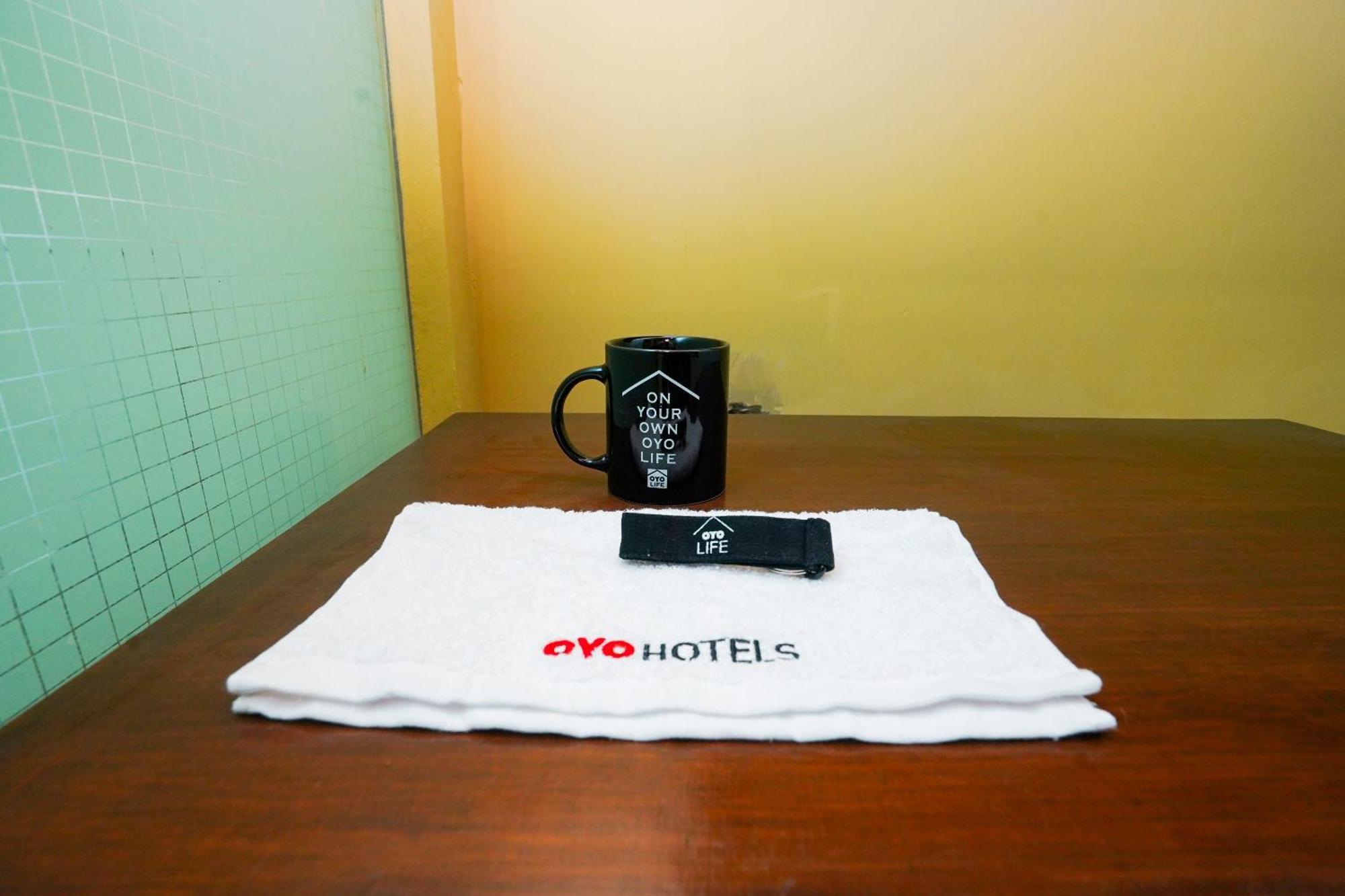 Hotel Oyo Life 2309 Kost Si Mbok Vivi Surabaja Zewnętrze zdjęcie