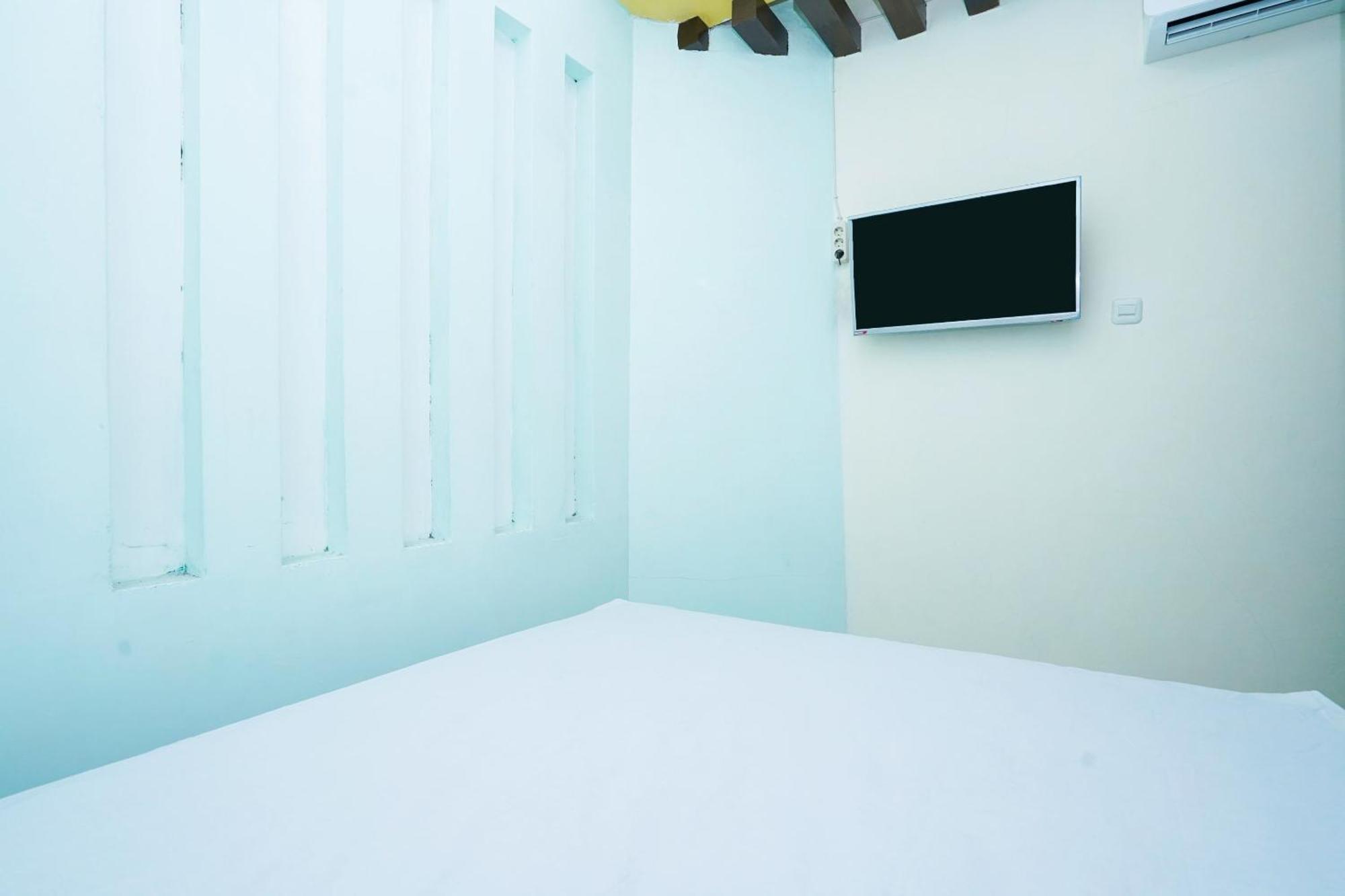 Hotel Oyo Life 2309 Kost Si Mbok Vivi Surabaja Zewnętrze zdjęcie