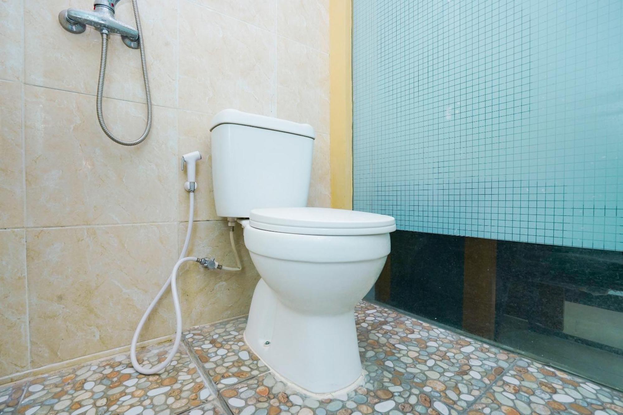 Hotel Oyo Life 2309 Kost Si Mbok Vivi Surabaja Zewnętrze zdjęcie