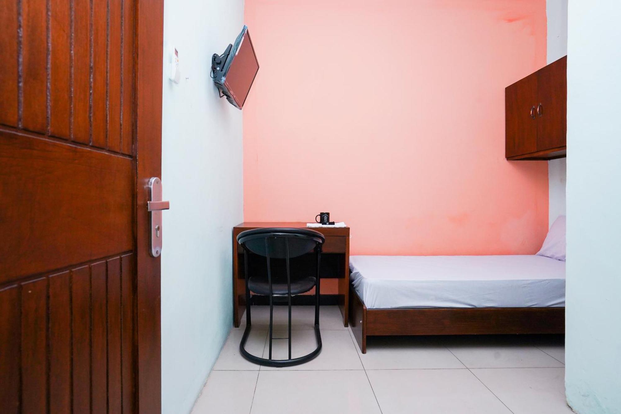 Hotel Oyo Life 2309 Kost Si Mbok Vivi Surabaja Zewnętrze zdjęcie